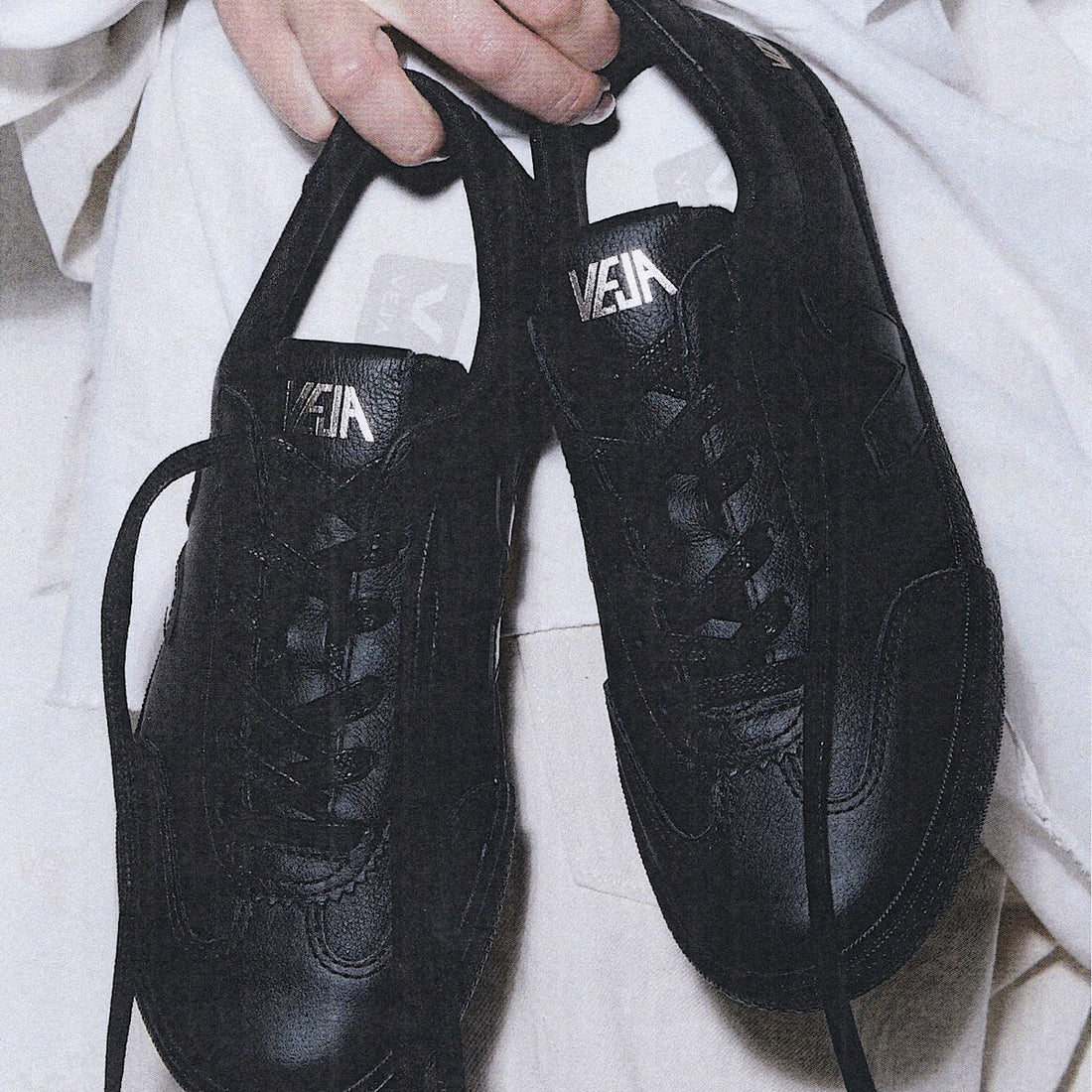 W Volley Signature Full-Black O.T. Leather YP20215